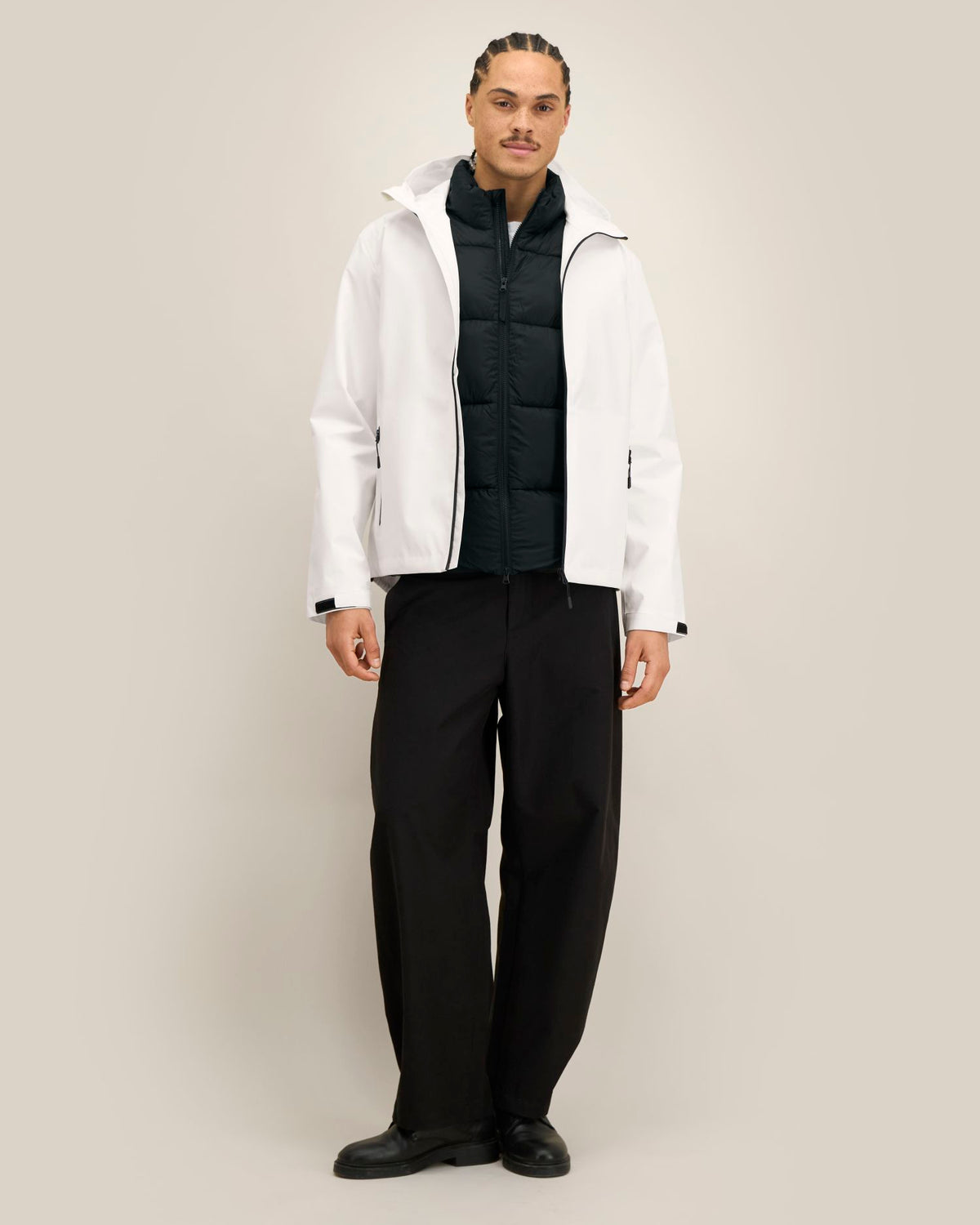 Stanley Stormer in off white